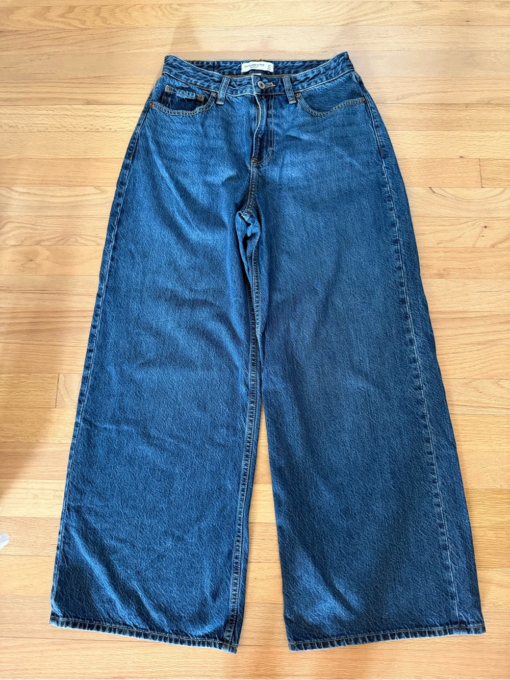 Abercrombie & Fitch 27 Short Dark Wash Wide Leg Curve Love Jeans